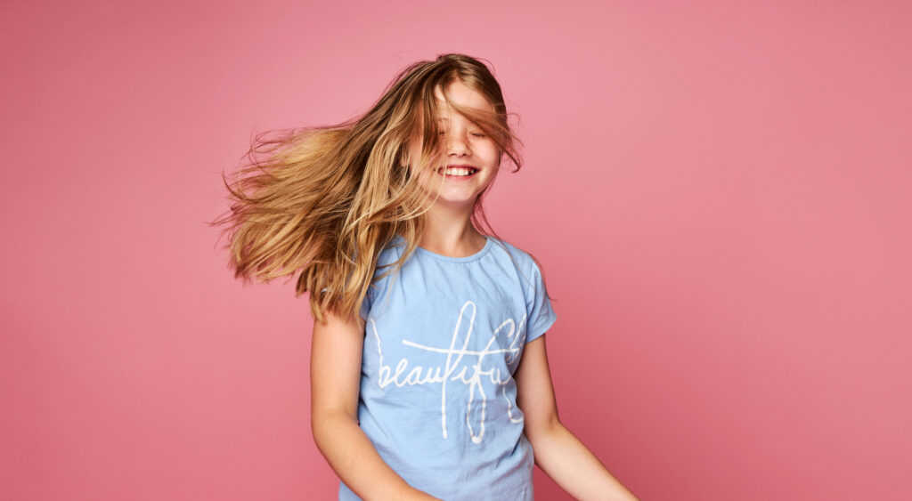 meisje t-shirt lange haren