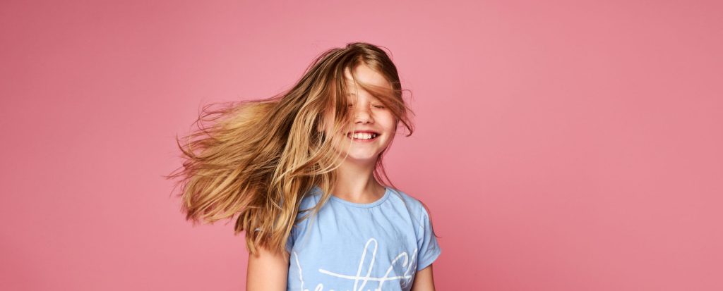 meisje t-shirt lange haren